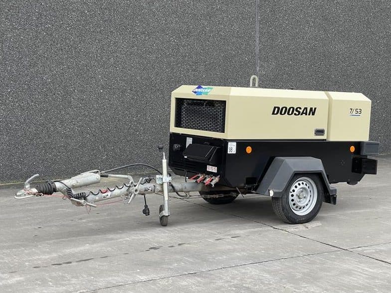 Used 2017 Ingersoll Rand 7/53 Portable Air Compressor, 187 CFM