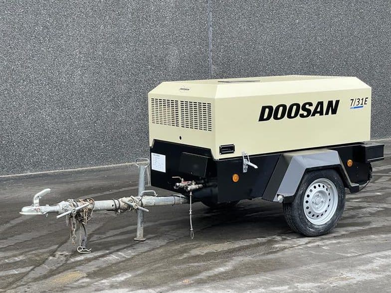 Used 2011 Ingersoll Rand 7/31 E Portable Air Compressor, 109 CFM
