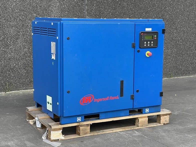 Used 2021 Ingersoll Rand UP5 - 22 - 10 Rotary Screw Air Compressor, 109 CFM