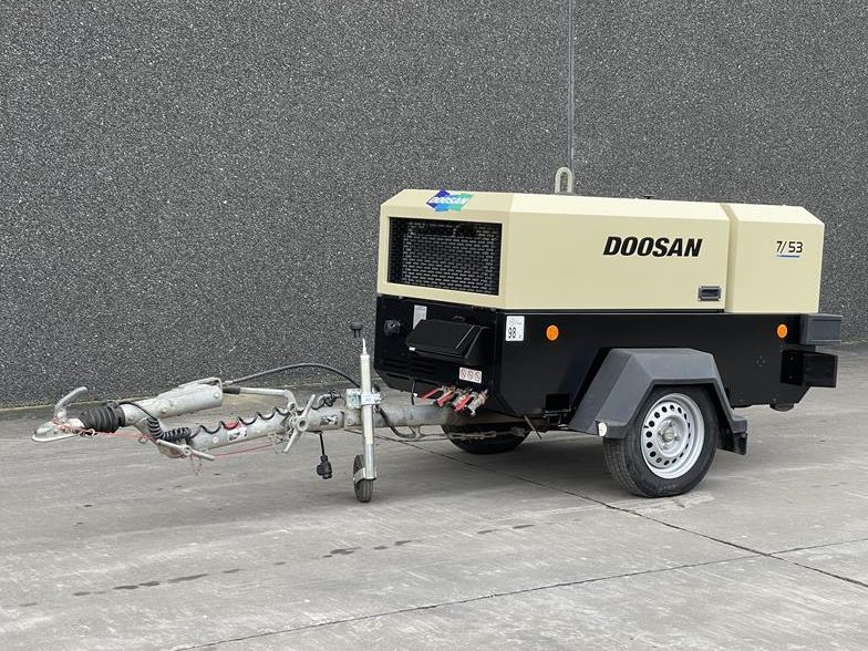 Used 2017 Ingersoll Rand 7/53 Portable Air Compressor, 187 CFM